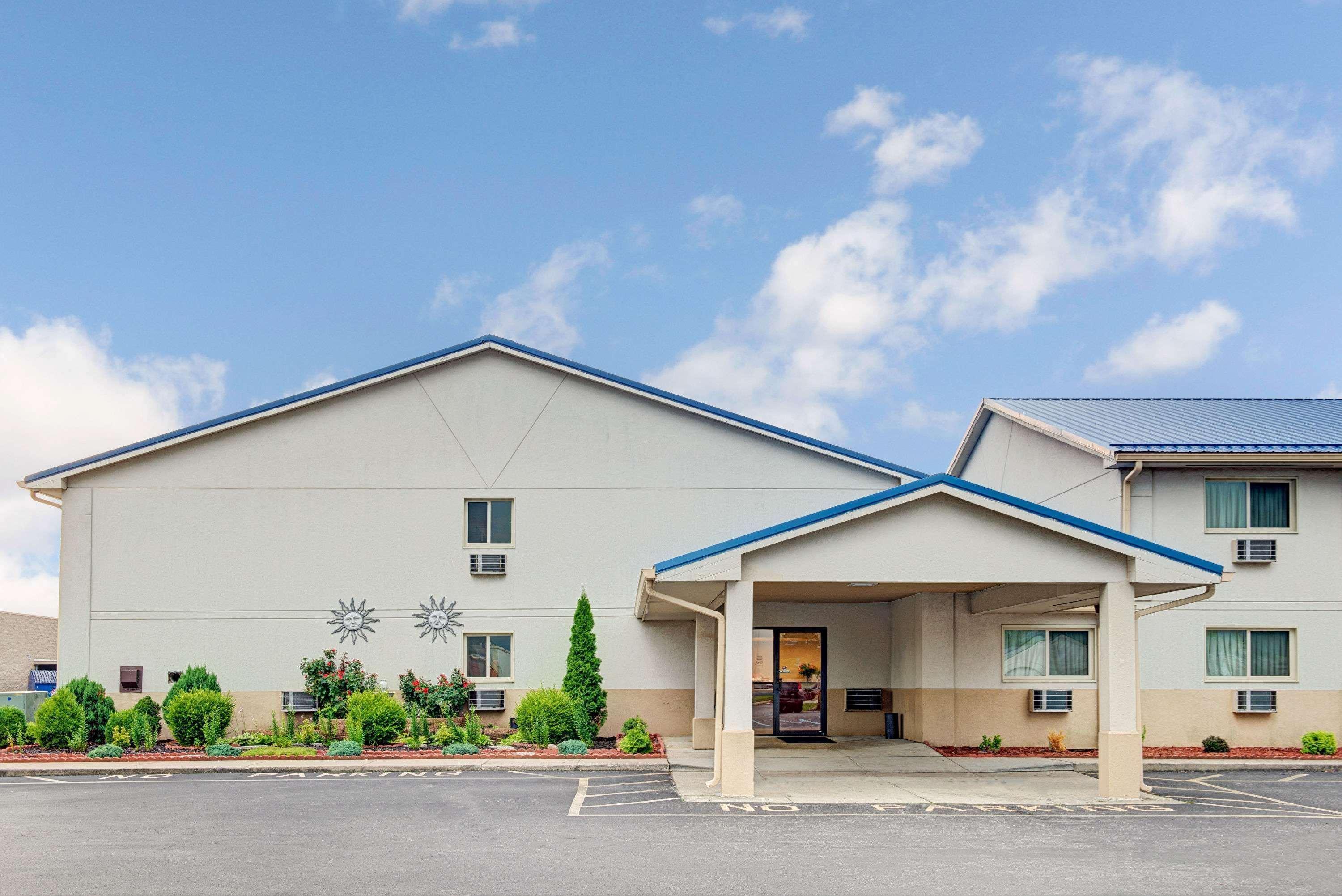 Super 8 By Wyndham Indianapolis Emerson Dış mekan fotoğraf