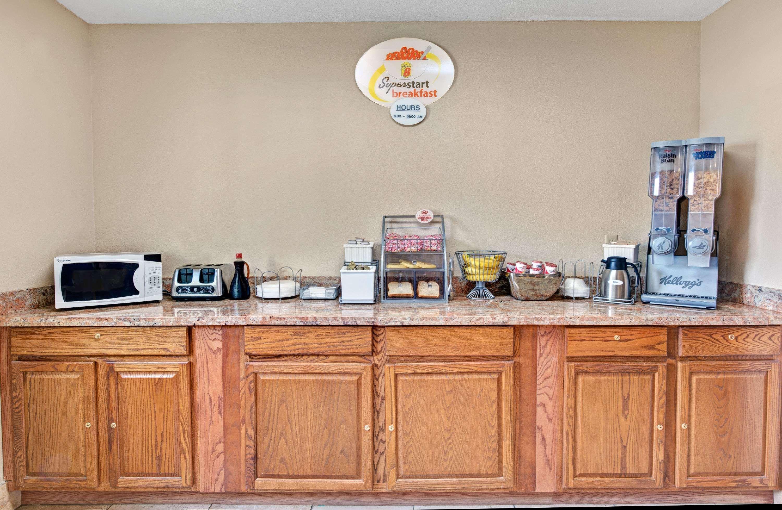 Super 8 By Wyndham Indianapolis Emerson Dış mekan fotoğraf