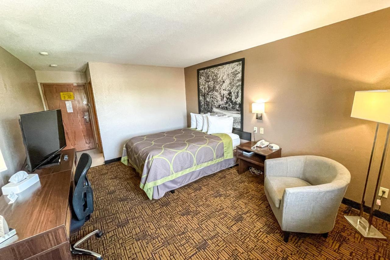 Super 8 By Wyndham Indianapolis Emerson Dış mekan fotoğraf