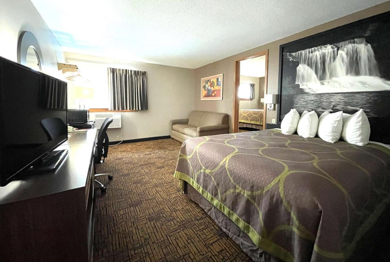 Super 8 By Wyndham Indianapolis Emerson Dış mekan fotoğraf